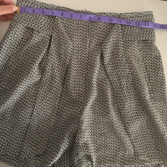 Light beige/black patterned shorts - Picture 3 of 4
